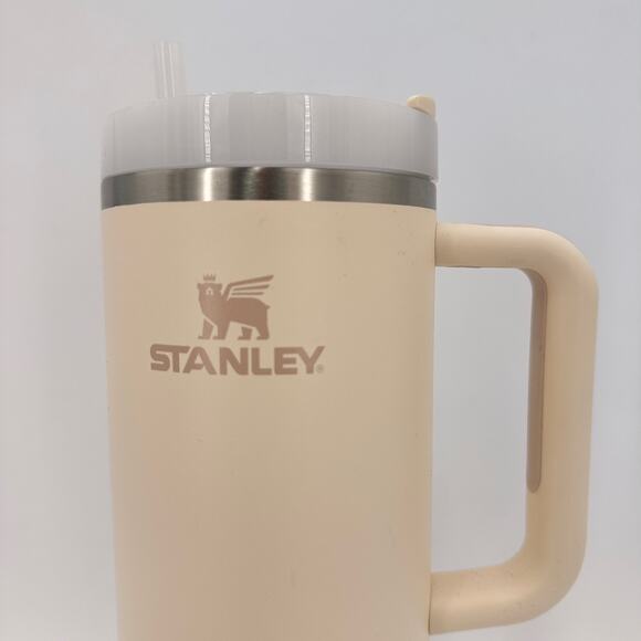 Stanley Cream The Quensher H2.0 The Flowstate 40 oz Tumbler NWOT - Picture 9 of 9